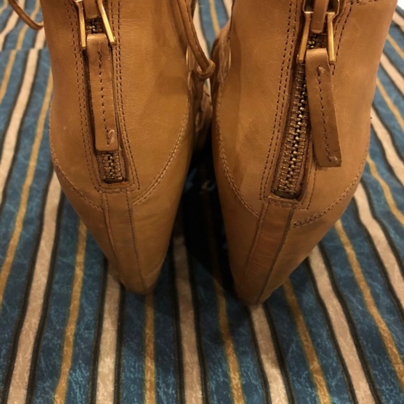 Knock-Out Dolce Vita Leather Wedge Lace-Up Shoes - Picture 5 of 7